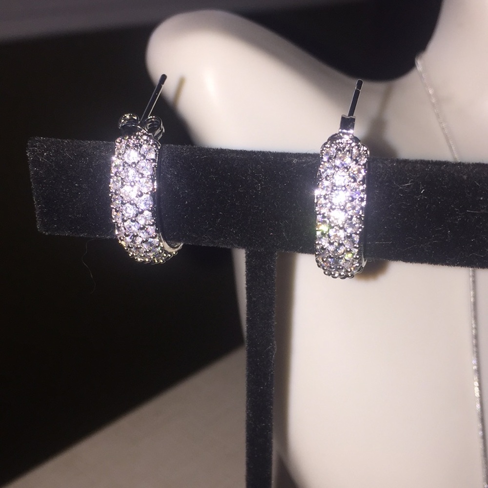 Restocked 5⭐️White Topaz silver hoop earrings - Picture 4 of 8